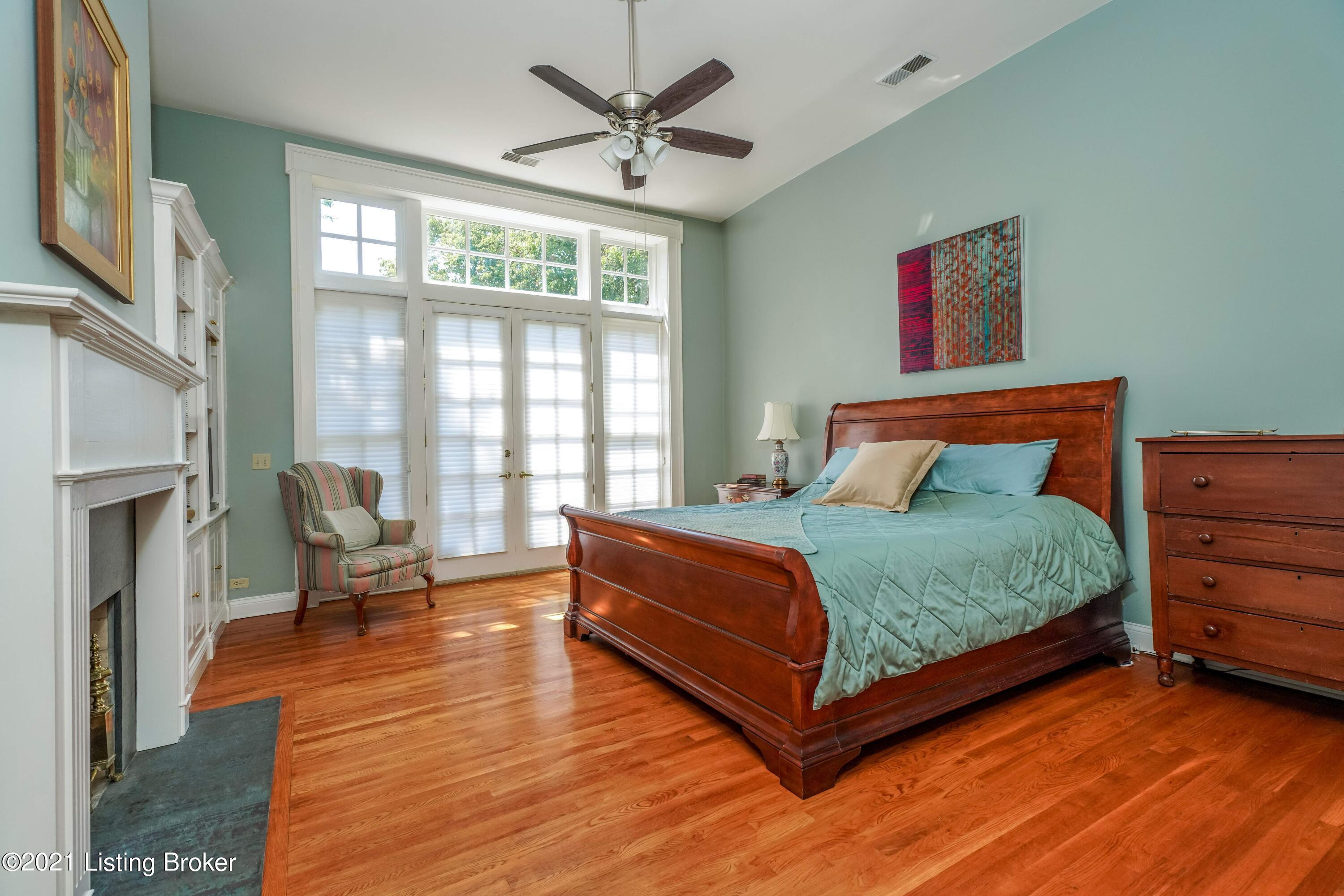 2 Rebel Road Louisville, KY 40206 - Photo 26 of 61 23 1st floor primary bedroom, doors open
