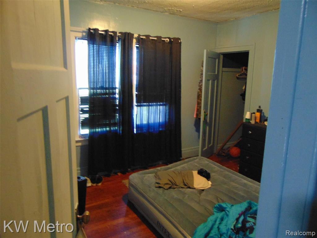 2675 Harding Street Detroit, MI 48214 - Photo 9 of 11