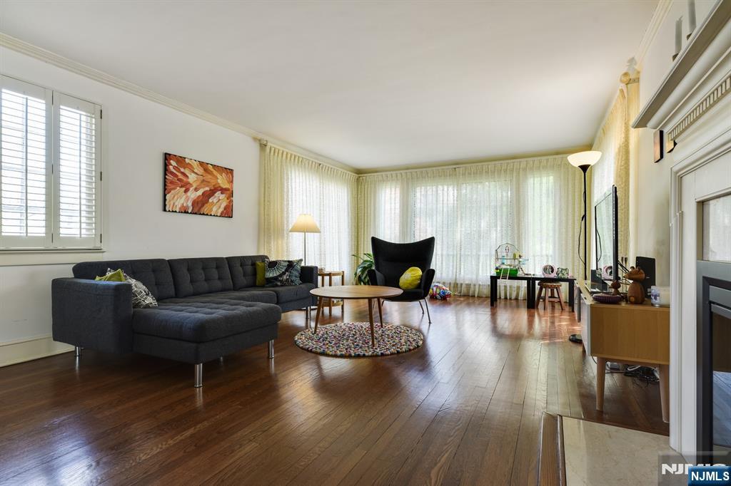 869 Ridgewood Road Millburn, NJ 07041 - Photo 4 of 26