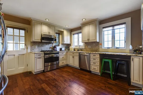 $6,000 | 869 Ridgewood Road, Millburn, NJ 07041