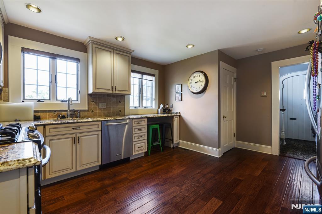 869 Ridgewood Road Millburn, NJ 07041 - Photo 8 of 26