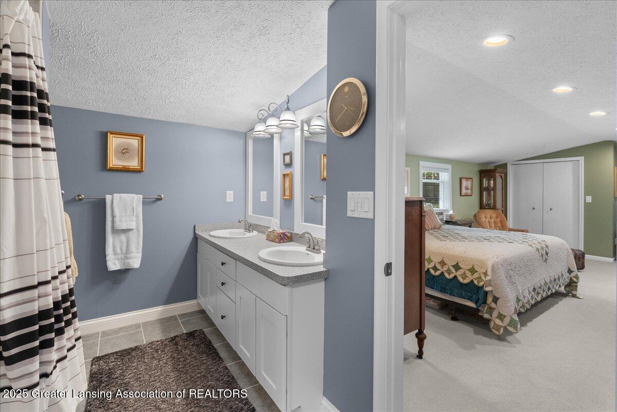 937 West Miller Road Lansing, MI 48911 - Photo 27 of 43 27-Media Jett - 21