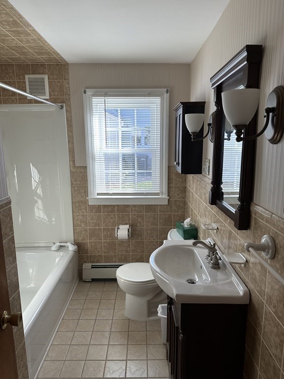 46 Stoneleigh Road Holden, MA 01520 - Photo 4 of 15 Gallery Image 4
