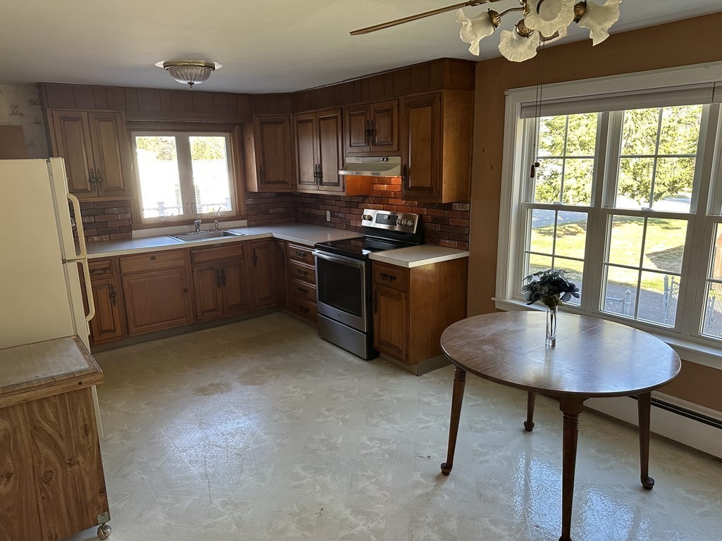 46 Stoneleigh Road Holden, MA 01520 - Photo 6 of 15 Gallery Image 6