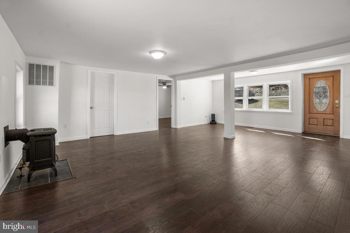 5009 Old Bartholows Road Mount Airy, MD 21771 - Photo 5 of 45 Living area