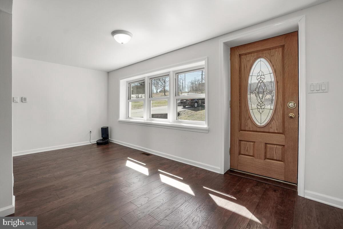 5009 Old Bartholows Road Mount Airy, MD 21771 - Photo 10 of 45 Living area