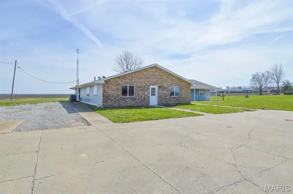 $185,000 | 620 North Main Street, Hoyleton, IL 62803