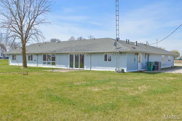$185,000 | 620 North Main Street, Hoyleton, IL 62803
