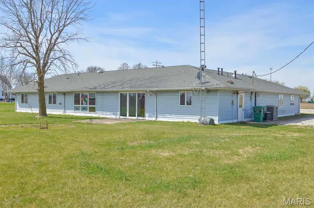 $185,000 | 620 North Main Street, Hoyleton, IL 62803