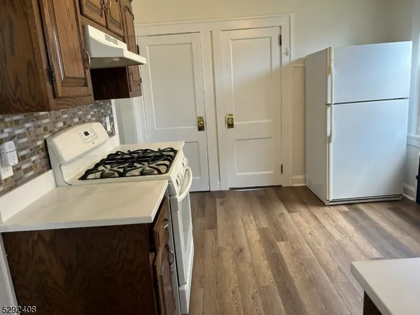 $2,450 | 136 Carlton Avenue, Unit 1, East Rutherford, NJ 07073