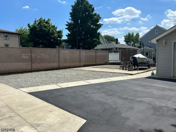 $2,450 | 136 Carlton Avenue, Unit 1, East Rutherford, NJ 07073