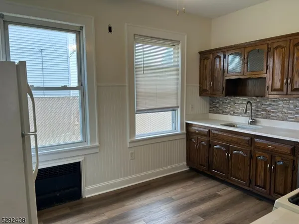 $2,450 | 136 Carlton Avenue, Unit 1, East Rutherford, NJ 07073