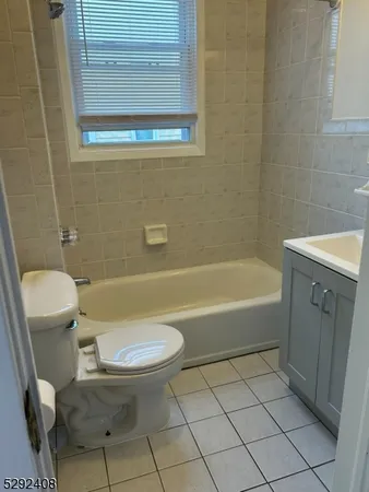 $2,450 | 136 Carlton Avenue, Unit 1, East Rutherford, NJ 07073