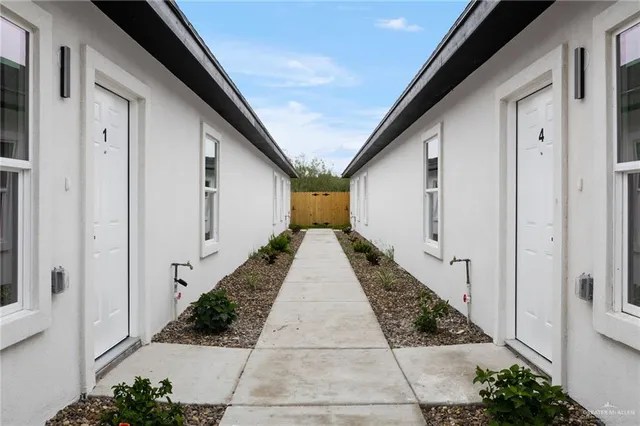 a view of a house with yard