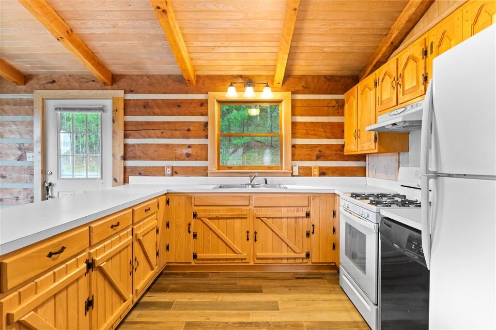 1500 Julia Simpkins Road Hiwassee, VA 24347 - Photo 9 of 29 Gallery Image 9