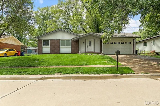 $199,900 | 1455 Burnside Court, Florissant, MO 63031