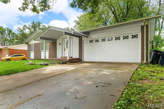 $199,900 | 1455 Burnside Court, Florissant, MO 63031