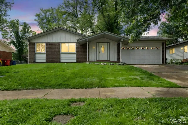 $199,900 | 1455 Burnside Court, Florissant, MO 63031