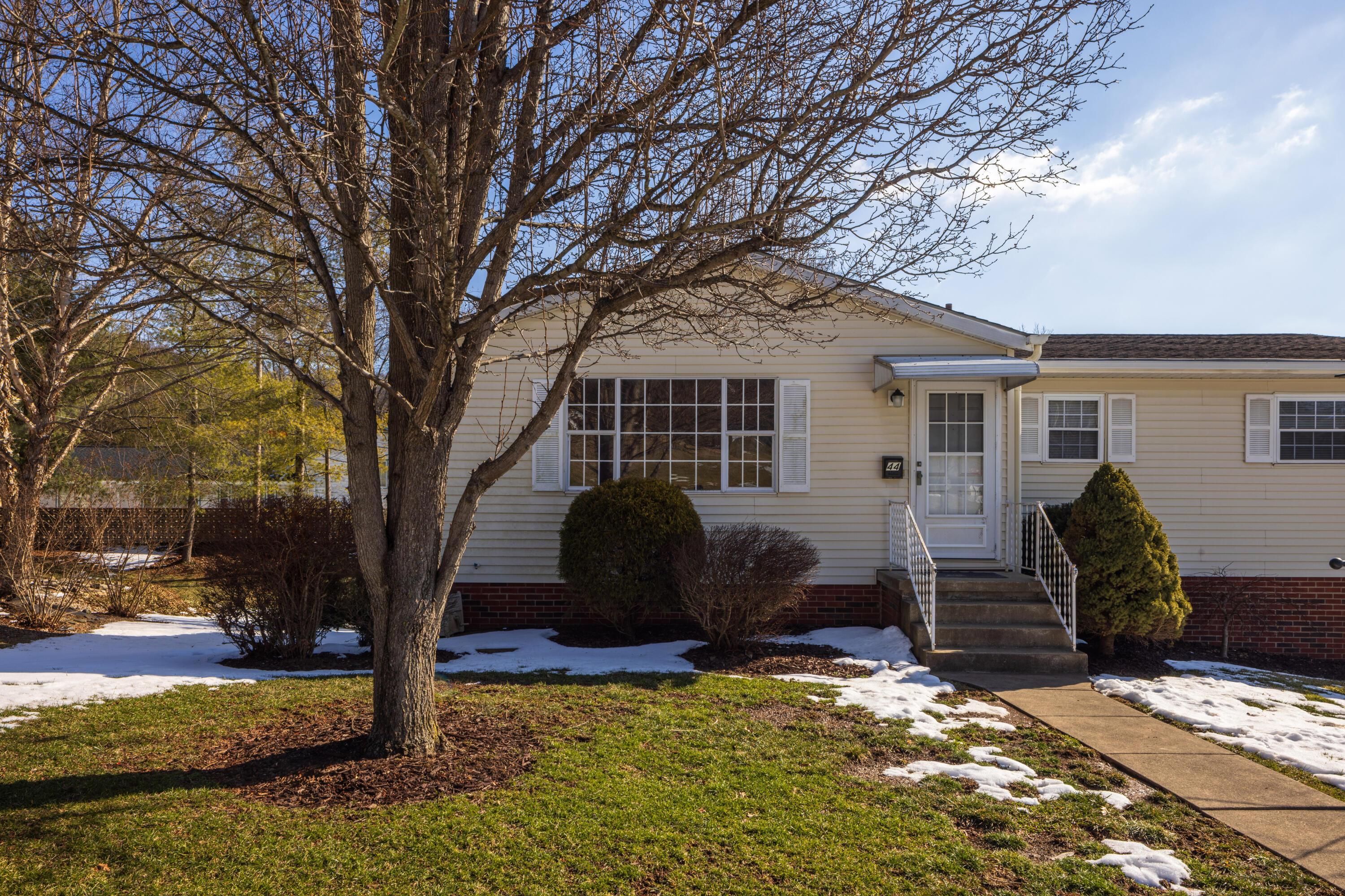 44 Strathmore Boulevard Athens, OH 45701 - Photo 3 of 54 JZP_44StrathmoreBlvd_002