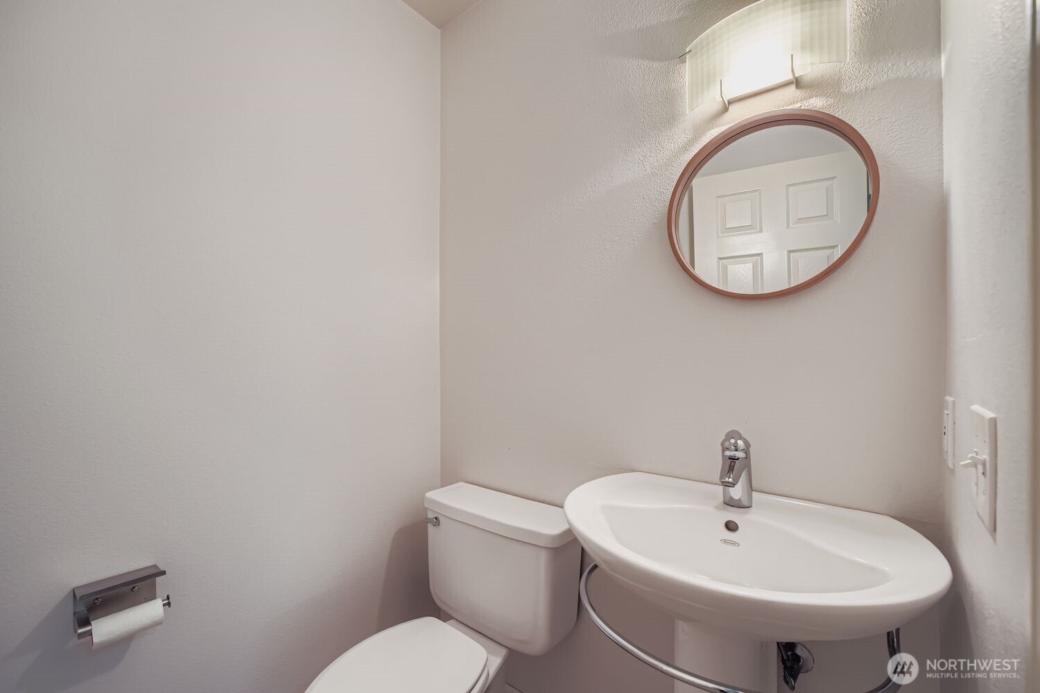 601 12th Avenue Northwest, Unit C1 Issaquah, WA 98027 - Photo 14 of 28 a bathroom with a toilet and a sink