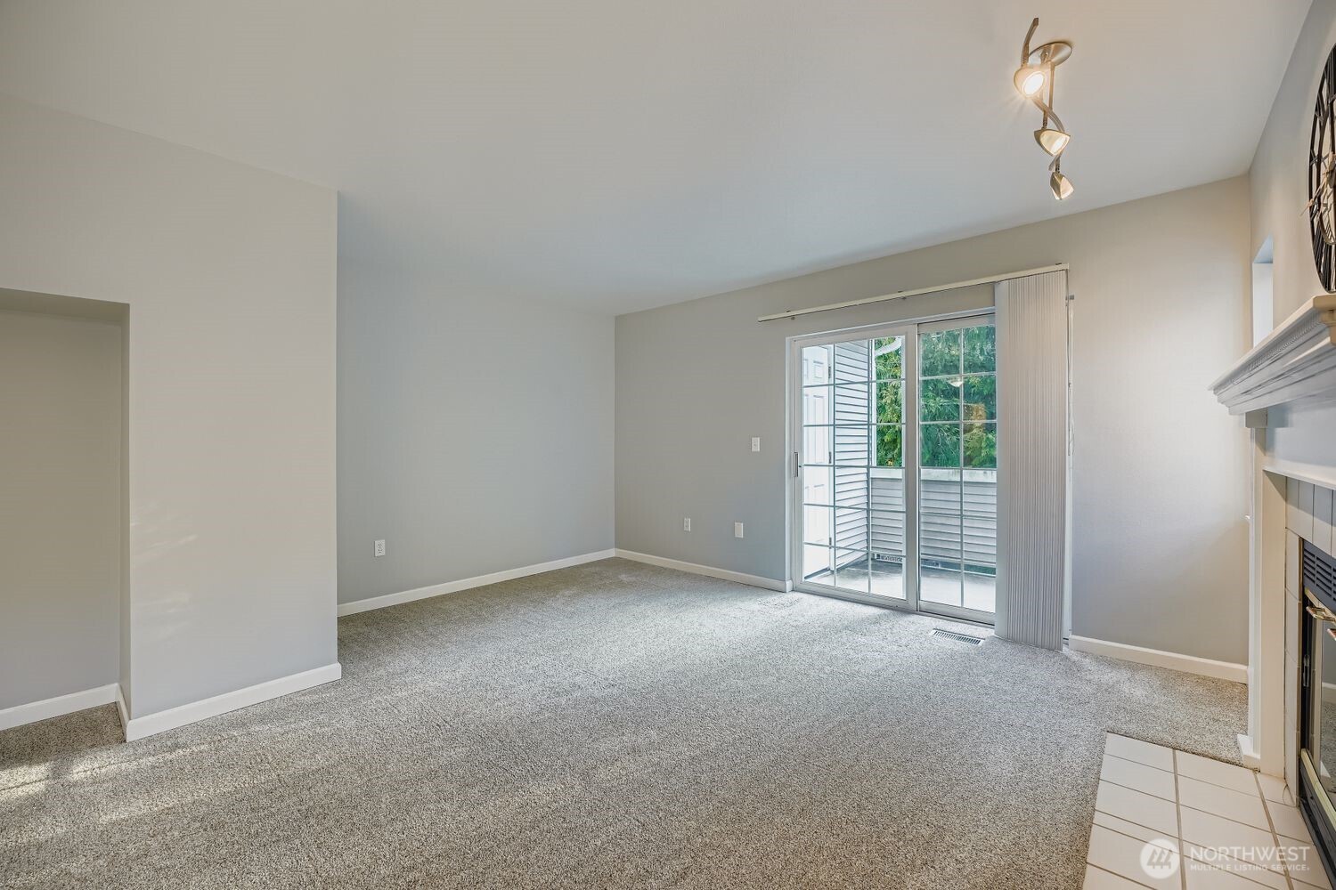 601 12th Avenue Northwest, Unit C1 Issaquah, WA 98027 - Photo 5 of 28 a view of an empty room with glass door