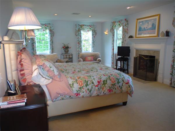 51 Bogle Street Weston, MA 02493 - Photo 16 of 28 Gallery Image 16