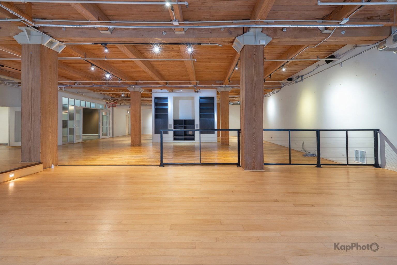 913 West Van Buren Street, Unit 1A Chicago, IL 60607 - Photo 11 of 45 a view of a hall with an empty room