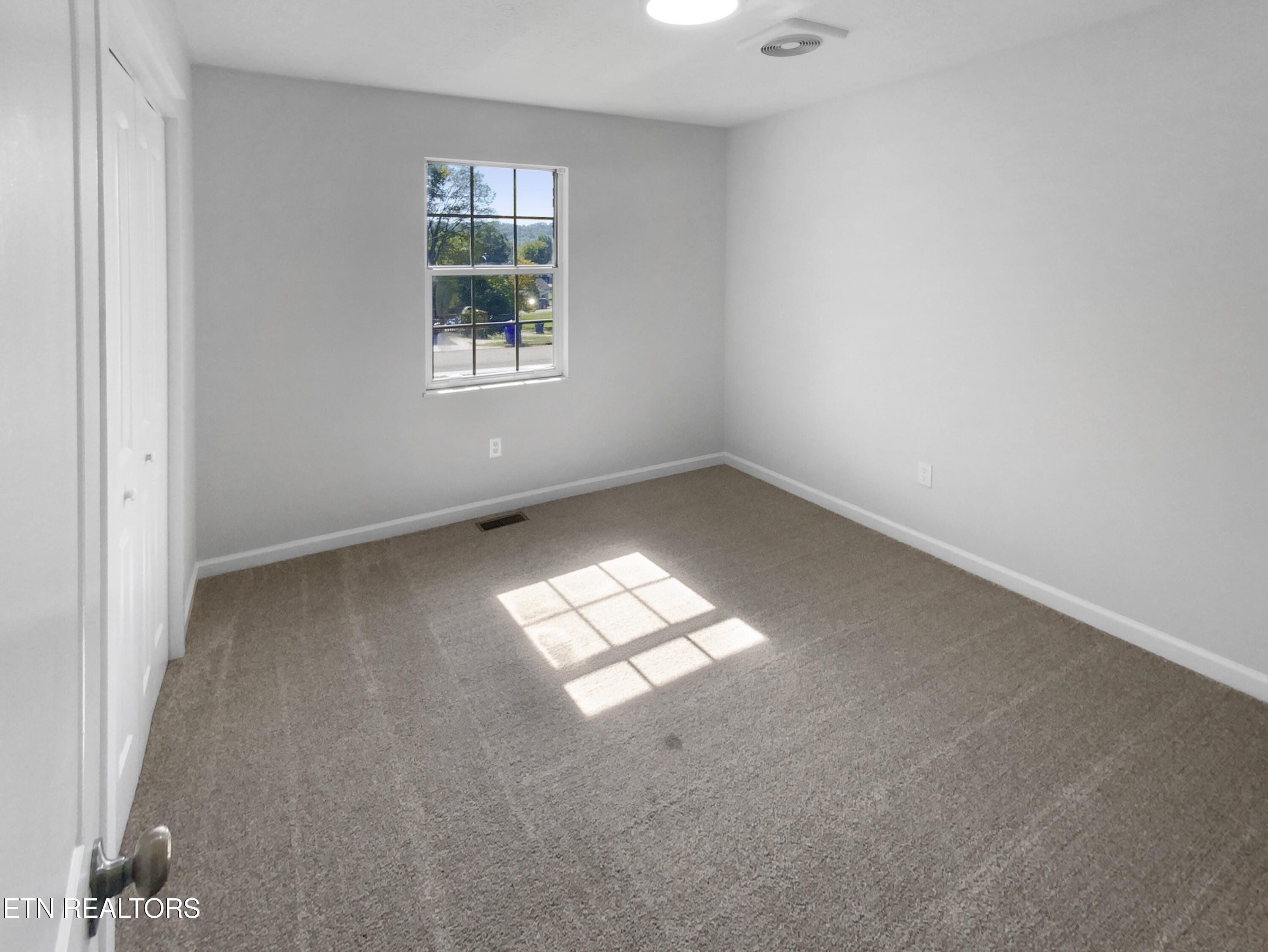 620 Medaris Street Clinton, TN 37716 - Photo 10 of 16 listing_9