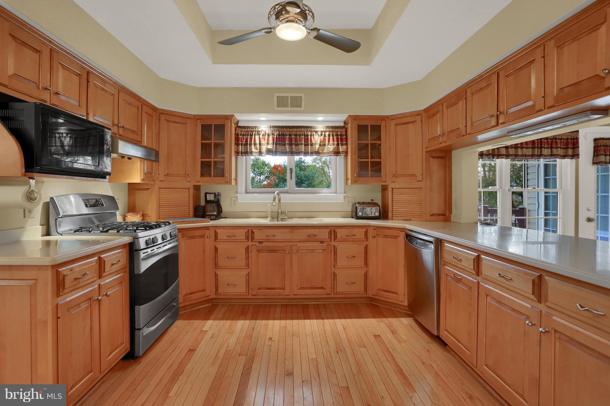 201 West Springville Road Boiling Springs, PA 17007 - Photo 13 of 42 Huge kitchen with hardwood flooring