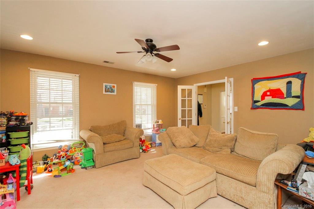 10212 Sardis Oaks Road Charlotte, NC 28270 - Photo 13 of 24 a living room with furniture flowerpot and a window
