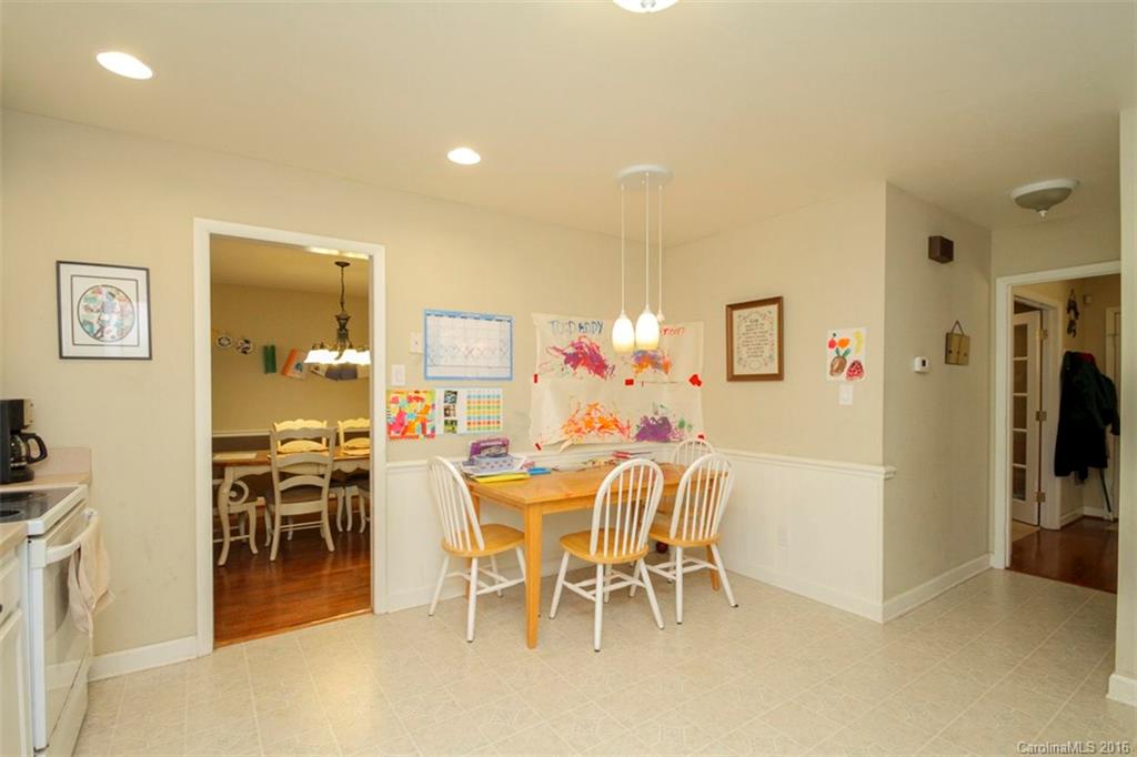 10212 Sardis Oaks Road Charlotte, NC 28270 - Photo 9 of 24 a dining room with furniture and a kitchen