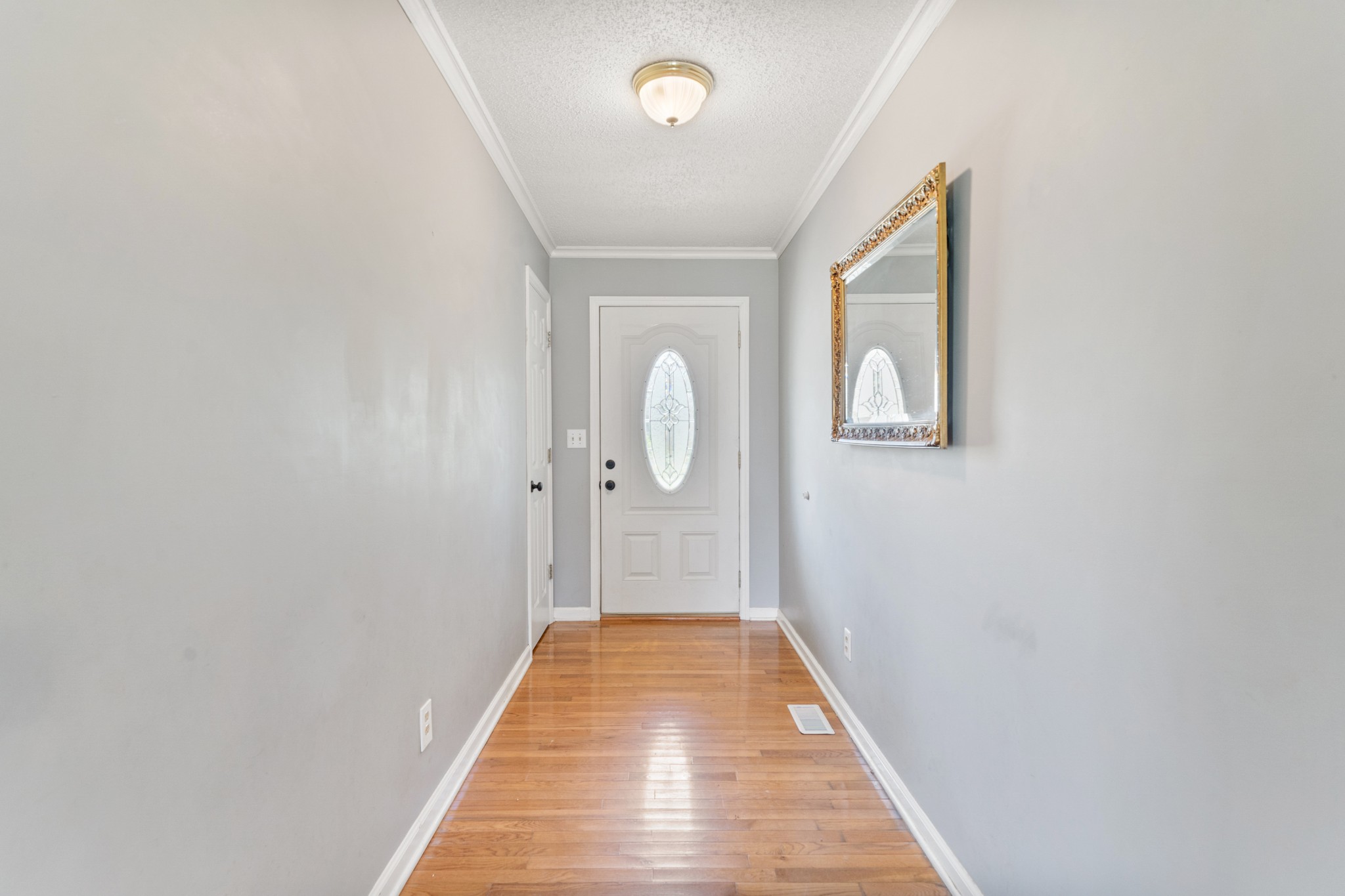 16 Town Road Fayetteville, TN 37334 - Photo 3 of 19 a view of a hallway with wooden floor
