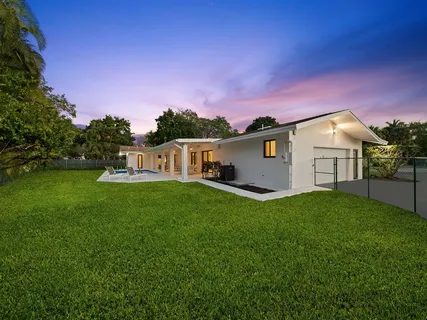 $2,895,000 | 7125 Southwest 119th Street, Pinecrest, FL 33156