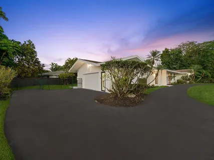 $2,895,000 | 7125 Southwest 119th Street, Pinecrest, FL 33156