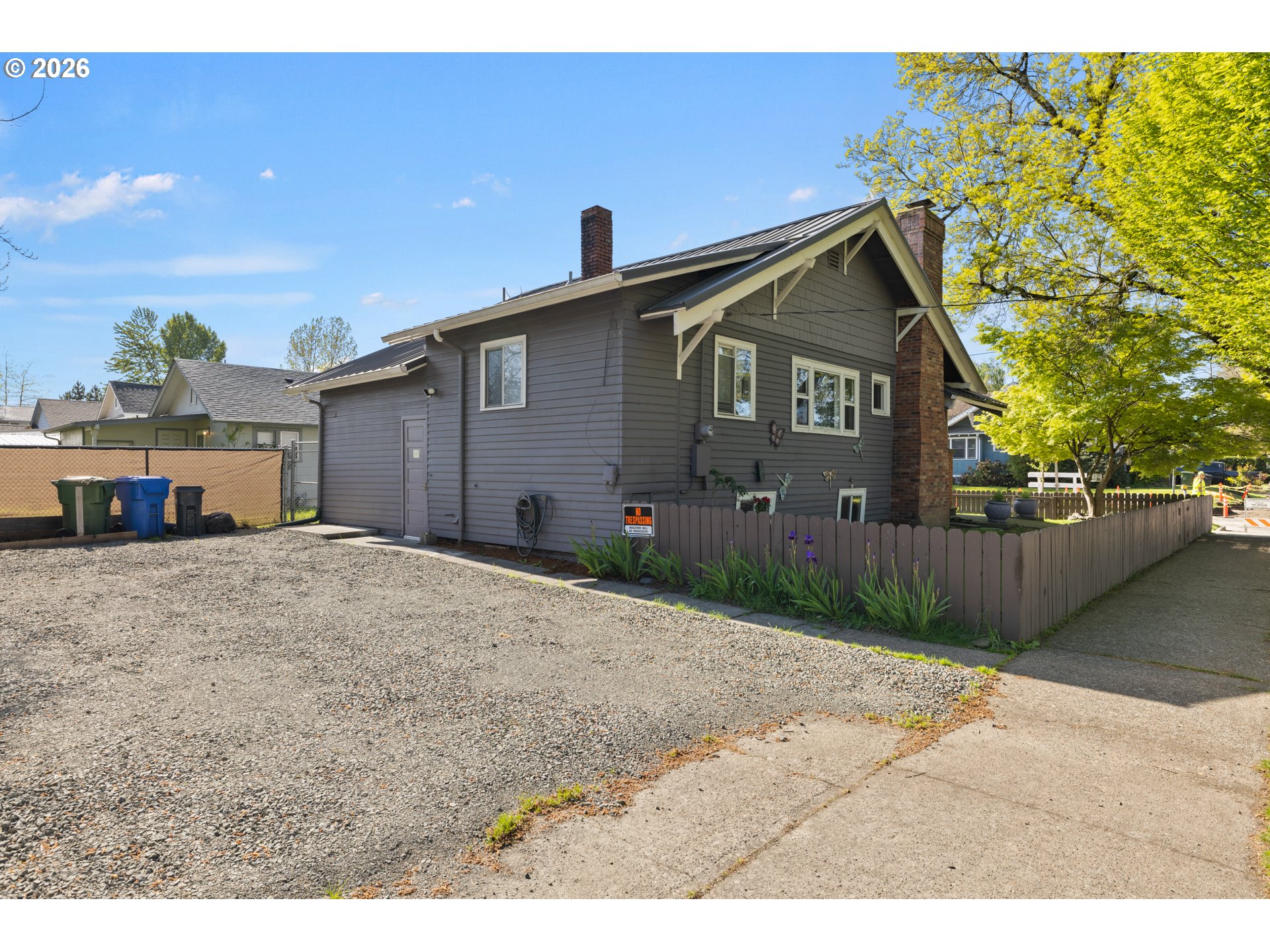 1115 Shipping Street Northeast Salem, OR 97301 - Photo 4 of 24 a front view of a house with a yard