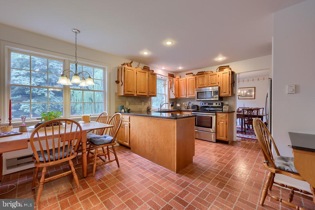 342 Knights Bridge Way Lititz, PA 17543 - Photo 17 of 46 Spacious Kitchen