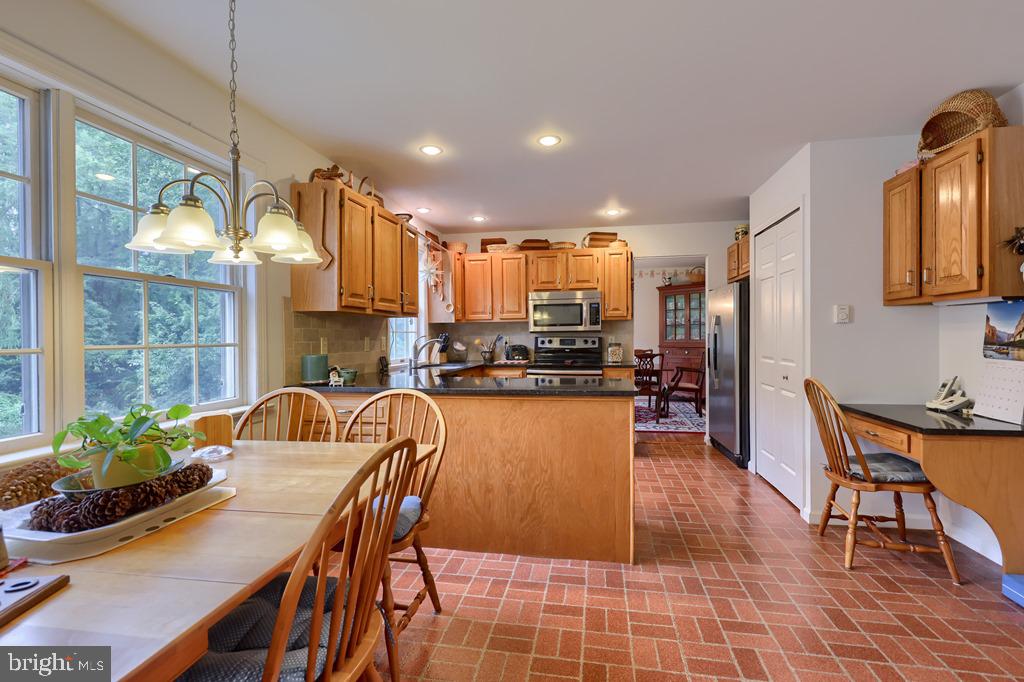 342 Knights Bridge Way Lititz, PA 17543 - Photo 18 of 46 Kitchen Views