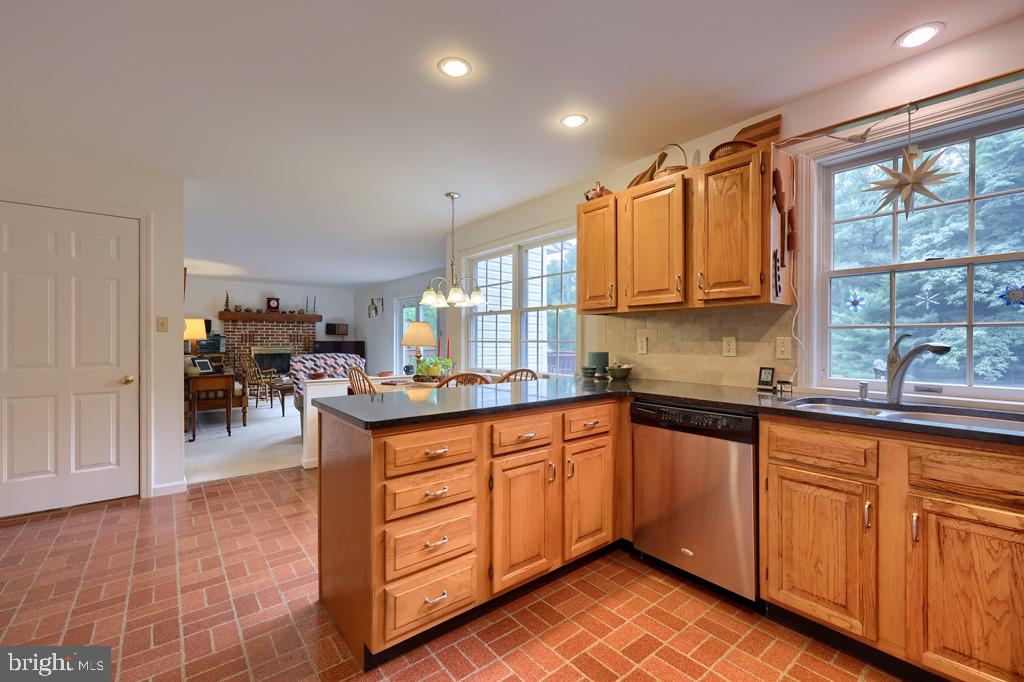 342 Knights Bridge Way Lititz, PA 17543 - Photo 6 of 46 Updated kitchen