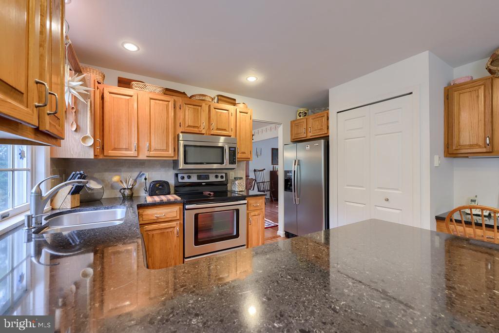342 Knights Bridge Way Lititz, PA 17543 - Photo 8 of 46 Kitchen views