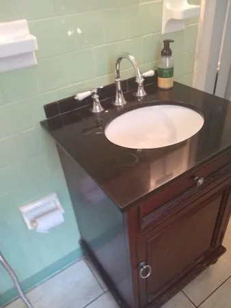 a close view of sink