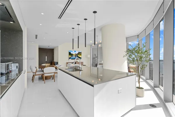 $19,000 | 300 Biscayne Blvd Way, Unit 4007W, Miami, FL 33131