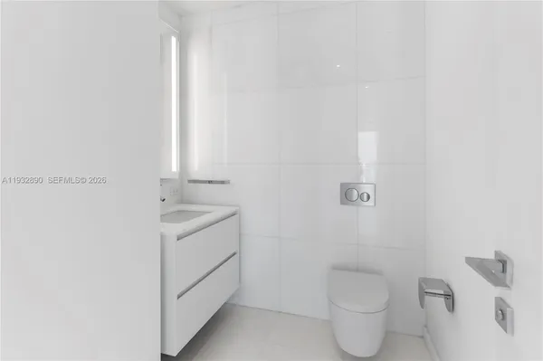 $19,000 | 300 Biscayne Blvd Way, Unit 4007W, Miami, FL 33131