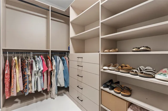 $20,000 | 300 Biscayne Blvd Way, Unit 4007W, Miami, FL 33131