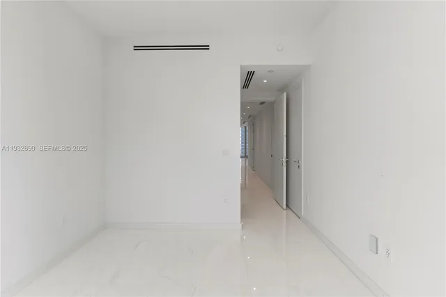 $20,000 | 300 Biscayne Blvd Way, Unit 4007W, Miami, FL 33131