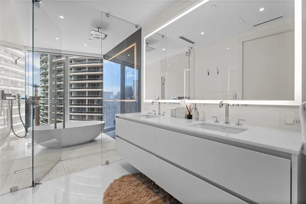 $19,000 | 300 Biscayne Blvd Way, Unit 4007W, Miami, FL 33131