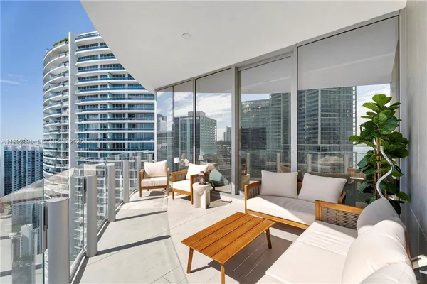 $19,000 | 300 Biscayne Blvd Way, Unit 4007W, Miami, FL 33131