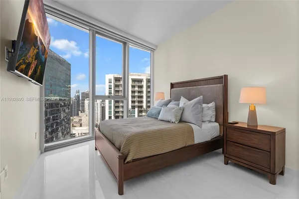 $19,000 | 300 Biscayne Blvd Way, Unit 4007W, Miami, FL 33131