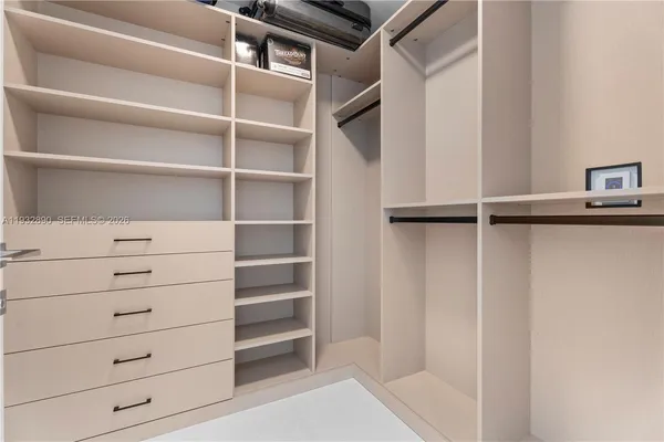 $19,000 | 300 Biscayne Blvd Way, Unit 4007W, Miami, FL 33131