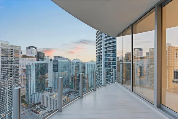 $19,000 | 300 Biscayne Blvd Way, Unit 4007W, Miami, FL 33131
