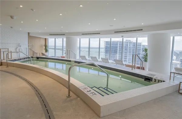 $19,000 | 300 Biscayne Blvd Way, Unit 4007W, Miami, FL 33131